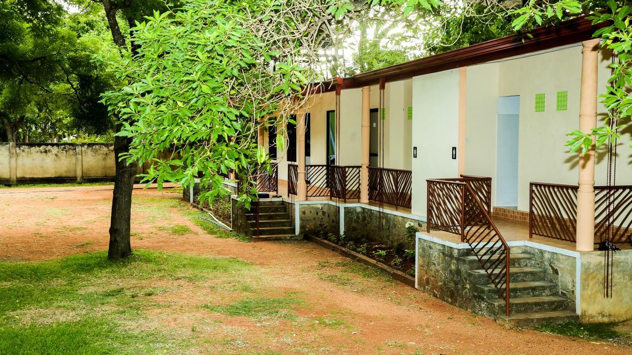 Malwathu Oya Caravan Park Bed & Breakfast Anuradhapura Ngoại thất bức ảnh
